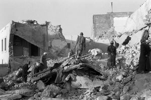 Agadir, au Maroc, après le séisme du 29 février 1960, qui fit quelque 12 000 morts. © LE CAMPION/SIPA