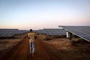 Centrale photovoltaïque de Santhiou-Mékhé, au Sénégal. © Sylvain Cherkaoui pour JA