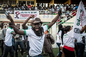 Lors d’un meeting en soutien à Ousmane Sonko à Pikine, en février 2019. © Sylvain Cherkaoui pour JA