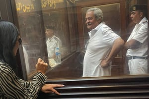 Hisham Kassem, chef de file de l’opposition libérale égyptienne, lors de son procès, au Caire, le 16 septembre 2023. © Hisham Kassem Supporters Facebook