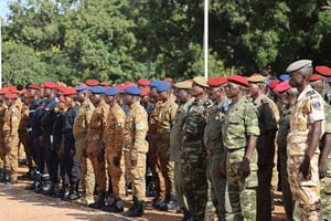 Forces combattantes au camp militaire Ouezzin-Coulibaly. © Présidence du BF