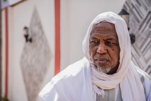 L’imam malien Mahmoud Dicko, lors de l’interview au nouveau centre qui porte son nom, le 10 juin 2021, à Bamako. © Nicolas Réméné pour JA