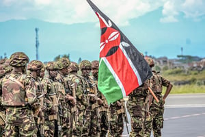 Des soldats kényans à l’aéroport de Goma, le 12 novembre 2022. © Augustine Wamenya / Anadolu Agency via AFP