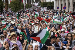 Des manifestants expriment leur soutien aux Palestiniens, à Rabat, le 15 octobre 2023. © FADEL SENNA/AFP