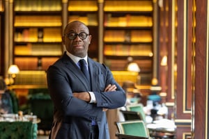 Serge Ekué, le president de la BOAD, à Paris, le 18 octobre 2023 © Yves Forestier pour JA