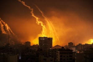 Au 21ème jour de la guerre entre Israël et le Hamas, l’armée israélienne a mené ses frappes les plus violentes sur la bande de Gaza dans la nuit du 27 au 28 octobre 2023. © Ali Jadallah / ANADOLU / Anadolu via AFP
