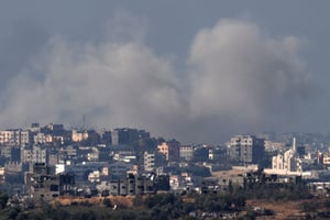 De la fumée s’élève de Gaza bombardée, le 17 novembre 2023. © JACK GUEZ / AFP