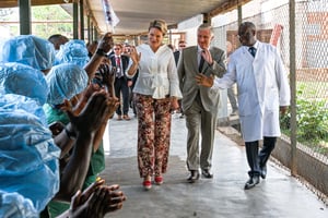 La reine Mathilde de Belgique, le roi Philippe et Denis Mukwege, à l’hôpital de Panzi, en RDC, le 12 juin 2022. © ABACA PRESS