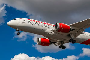  © Un avion Boeing 787 Dreamliner de Kenya Airways en phase d’atterrissage à l’aéroport de Londres Heathrow (LHR)