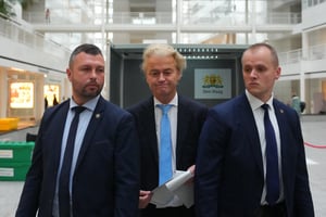 Geert Wilders, entouré de ses gardes du corps, à La Haye, le 22 novembre 2023. © CARL COURT/Getty Images/AFP
