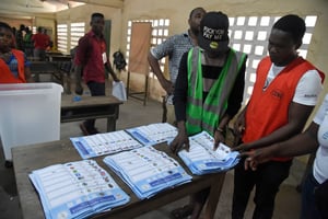 Dans un bureau de vote de Lomé, au Togo, le 22 février 2020. © PIUS UTOMI EKPEI / AFP