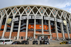 Le nouveau stade olympique Alassane-Ouattara d’Ébimpé, dans la banlieue nord d’Abidjan, l’un des six stades de la CAN 2024. © Sia KAMBOU/AFP