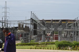 Une centrale électrique à Yopougon, en banlieue d’Abidjan, Côte d’Ivoire. © ISSOUF SANOGO/AFP