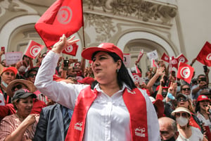 Abir Moussi, présidente du Parti destourien libre (PDL) lors d’une manifestation anti-Ennahdha devant le Théâtre municipal de Tunis, le 19 juin 2021. © Chedly Ben Ibrahim/NurPhoto via AFP