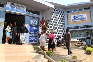 Entrée principale de l’École supérieure des sciences et techniques de l’information et de la communication de Yaoundé (Esstic),  le 12 janvier 2024. © J. Abomo