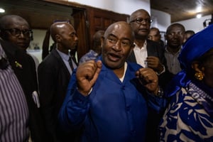 Azali Assoumani célèbre sa réélection au siège de la Convention pour le renouveau des Comores (CRC) à Moroni, le 16 janvier 2024. © OLYMPIA DE MAISMONT / AFP