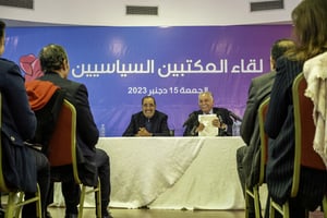 Driss Lachgar (USFP), à g., et Nabil Benabdallah (PPS) lors de la réunion conjointe des bureaux politiques des deux partis, le 15 décembre 2023, à Rabat. © Alexandre Chaplier pour JA