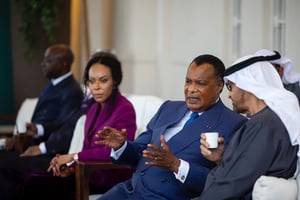 Denis Sassou Nguesso, accompagné de sa représentante personnelle avec rang de ministre Françoise Joly, s’est entretenu le 12 février 2024 avec le président des Émirats arabes unis, Cheikh Mohammed ben Zayed Al Nahyane, à Abou Dhabi. © Présidence du Congo