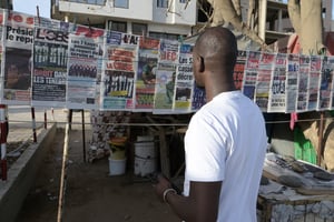 Les unes de la presse sénégalaise, le 16 février 2024. © Photo by Seyllou / AFP