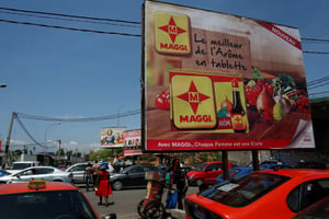 D’après Mark Schneider, le patron du groupe Nestlé : « L’inflation a accru la pression sur de nombreux consommateurs et a affecté la demande de produits alimentaires et de boissons. » Abidjan, octobre 2023. © Luc Gnago / Reuters