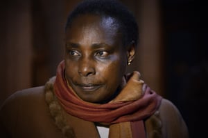 Agathe Habyarimana, la veuve du président rwandais dont l’assassinat a déclenché le génocide de 1994, le 30 avril 2014 à Paris. © MONTAGE JA : BERTRAND GUAY/AFP