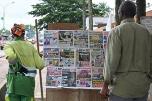 Un kiosque à Abidjan, le 2 août 2023. © Issouf SANOGO/AFP