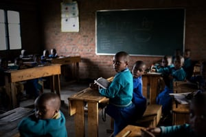 Sur cette photo du 5 septembre 2019, Dans une salle de classe de l’école primaire de Nyabitsinde, près du parc national des volcans à Kinigi, au Rwanda, le 5 septembre 2019. © Felipe Dana/AP/SIPA