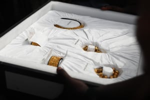 Le 8 février 2024, le Fowler Museum de l’UCLA (University of California Los Angeles) avait définitivement restitué au Ghana plusieurs objets en or. Illustration. © Nipah Dennis / AFP