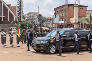 Le président Paul Biya arrive au défilé du 20-Mai marquant la 52e célébration de la fête de l’Unité, à Yaoundé, le 20 mai 2024. © AFP