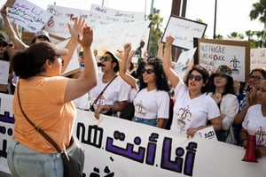 Manifestation féministe à l’appel du collectif Hiya, en faveur des refontes de la Moudawana et du code pénal, à Casablanca, en juin 2023. © Milla Morisson / Hans Lucas via AFP
