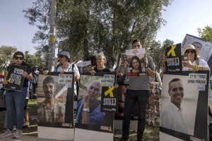 Rassemblement dans le centre de Jérusalem de parents et d’amis d’otages du Hamas, demandant leur libération, le 3 juin 2024. © Menahem Kahana / AFP