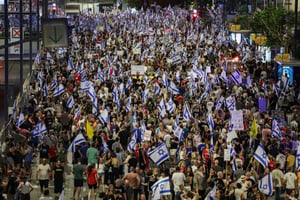 Manifestation anti-gouvernementale devant le siège du ministère de la Défense à Tel-Aviv, le 15 juin 2024. © JACK GUEZ / AFP