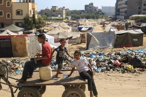 Camp de déplacés à Deir el-Balah, dans le centre de la bande de Gaza, le 8 juillet 2024. © Eyad BABA / AFP