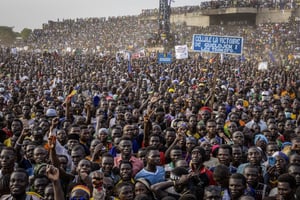 Au Tchad, meeting de campagne de Succès Masra, le leader des Transformateurs, à Moundou (Sud), le 28 avril 2024, une semaine avant la tenue de présidentielle, le 6 mai. © Joris Bolomey / AFP