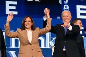 Kamala Harris et Joe Biden lors du premier jour de la convention démocrate à Chicago, le 19 août. © Photo by Robyn Beck / AFP