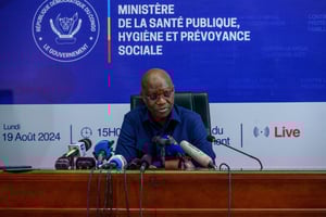 Le ministre de la Santé de la RDC, Samuel Roger Kamba, lors d’une conférence de presse, à Kinshasa, en août 2024. © Hardy_Bope / AFP
