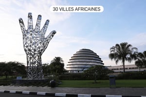 Le monument anti corruption devant le Convention Centre, à Kigali, au Rwanda. © Dong Jianghui/XINHUA-REA