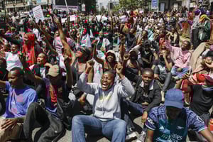 De jeunes manifestants à Nairobi en décembre. © SIMON MAINA/AFP