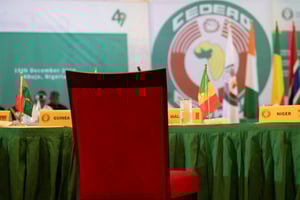Pour la Cedeao, le Nigeria soutient la paix et la sécurité en Afrique de l’Ouest, mais aussi sur le continent. © The seating signs for Burkina Faso, Niger, Mali and Guinea are pictured during the 66th ordinary session of Economic Community of West African States (ECOWAS), Heads of State and Government in Abuja, Nigeria December 15, 2024
REUTERS/Marvellous Durowaiye