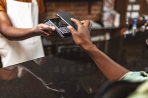 L’Afrique compte 31 systèmes de paiement instantané qui couvrent 26 pays. 27 autres sont en cours de développement. © ljubaphoto/GettyImages