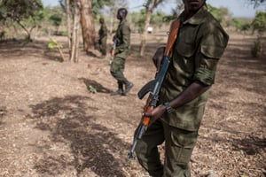 Des rangers lors d’un entraînement au parc national de la Pendjari. © STEFAN HEUNIS / AFP