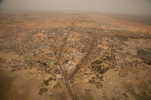 Cette photographie prise le 29 mai 2024 montre une vue aérienne de la ville de Dori, dans le nord est du Burkina Faso. © FANNY NOARO-KABRÉ / AFP