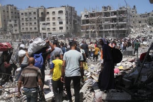 Des Palestiniens à Jabalia, dans le nord de la bande de Gaza, le 30 mai 2024. © Mahmoud Zaki/Xinhua/REA
