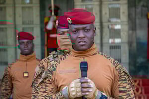 Le Burkina Faso, dirigé par Ibrahim Traoré, le président de la transition, a publié une liste de 32 personnes recherchées pour terrorisme. © Présidence de la République du Faso