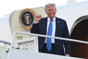 Donald Trump à son arrivée en Alabama, jeudi 1er mai. © SAUL LOEB / AFP