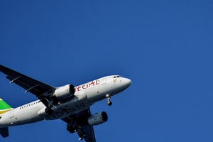 Un avion d’Air Sénégal arrive à l’aéroport de Marseille Provence 2024. © SOPA Images Limited / Alamy / Abaca