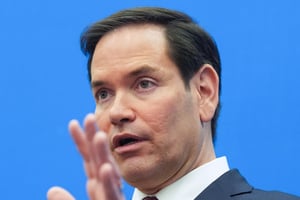 Le secrétaire d’État américain Marco Rubio lors d’une déclaration dans le cadre de la réunion des ministres des Affaires étrangères de l’OTAN à Bruxelles, le 4 avril 2025. © Jacquelyn Martin / AFP