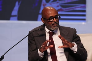 Abebe Aemro Selassie, directeur du département Afrique du FMI, assiste à une assemblée sur le développement économique africain, le 9 octobre 2024, à Abidjan. © Jemal Countess / Getty Images via AFP