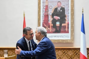 Le ministre français de l’Intérieur, Bruno Retailleau, et son homologue marocain, Abdelouafi Laftit, le 14 avril 2025, à Rabat. © Issam ZERROK / AFP