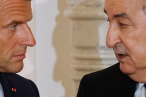 Emmanuel Macron et Abdelmadjid Tebboune, à Alger, le 27 août 2022. © Ludovic MARIN / AFP